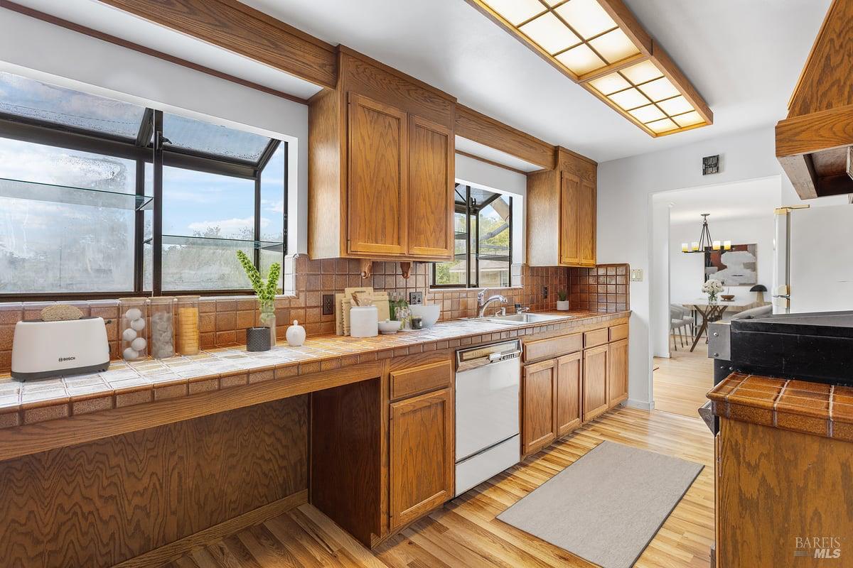 Detail Gallery Image 13 of 24 For 10 Hazel Ct, San Rafael,  CA 94901 - 2 Beds | 2 Baths