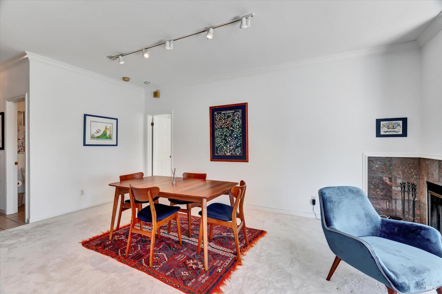 Detail Gallery Image 4 of 16 For 116 Eucalyptus Knoll St, Mill Valley,  CA 94941 - 1 Beds | 1/1 Baths