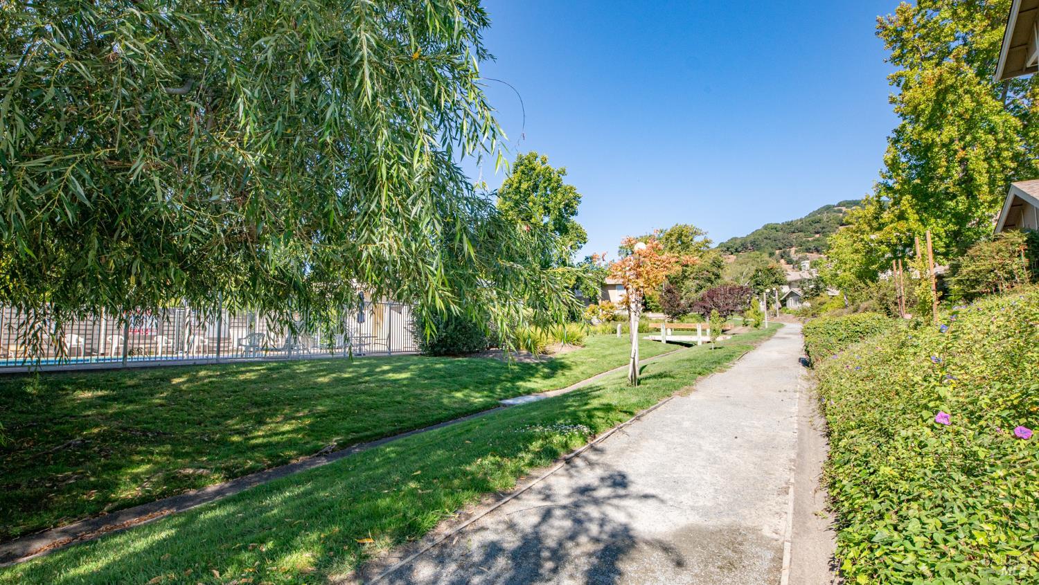 Detail Gallery Image 22 of 36 For 4 Bridle Path Ln, Novato,  CA 94945 - 2 Beds | 1 Baths