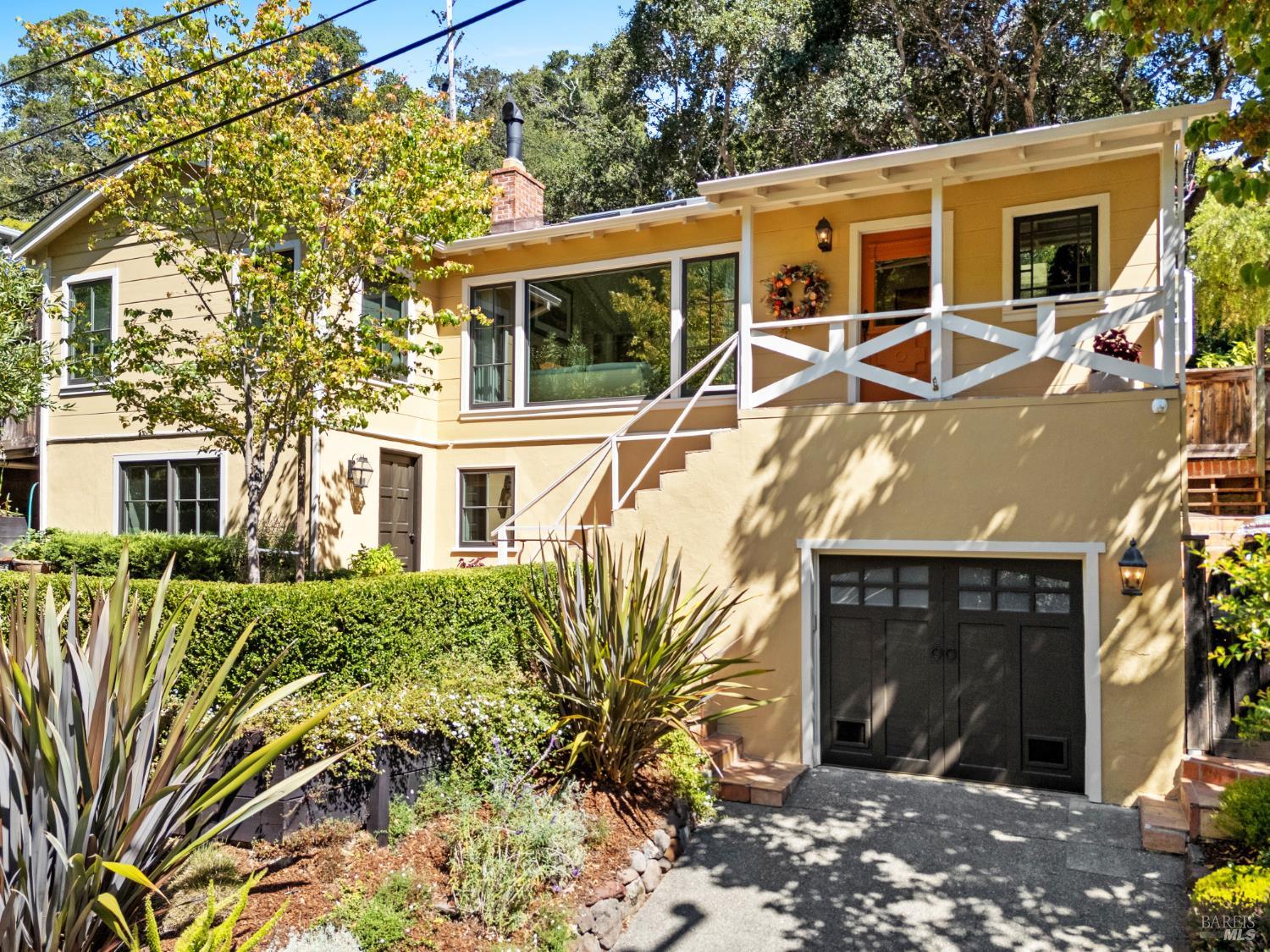 Detail Gallery Image 2 of 44 For 260 Clorinda Ave, San Rafael,  CA 94901 - 4 Beds | 3 Baths