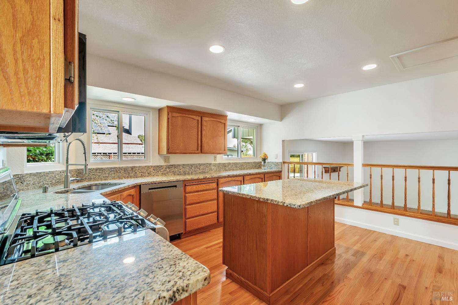 Detail Gallery Image 8 of 36 For 9525 Camelot Dr, Windsor,  CA 95492 - 4 Beds | 2/1 Baths
