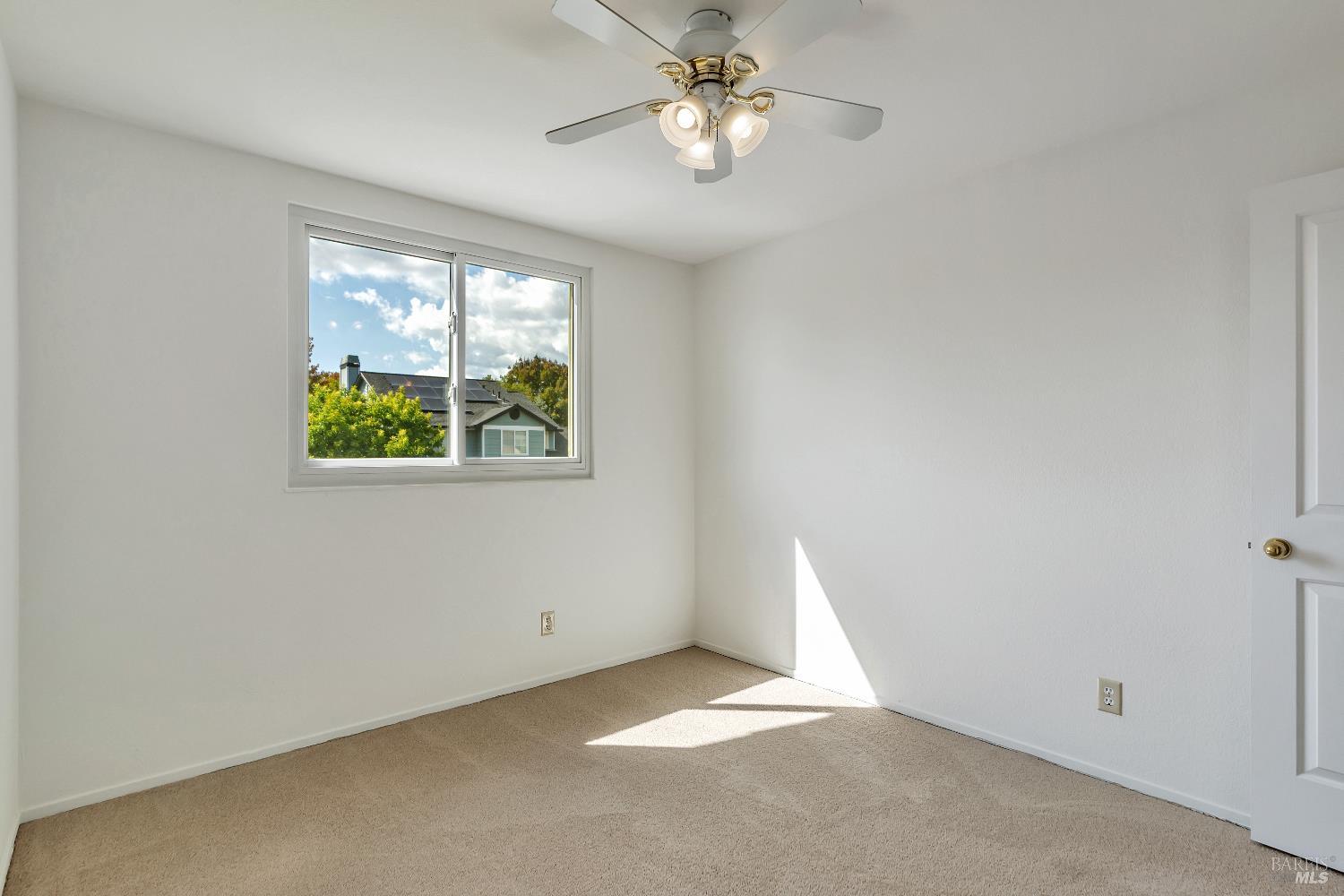 Detail Gallery Image 20 of 36 For 9525 Camelot Dr, Windsor,  CA 95492 - 4 Beds | 2/1 Baths