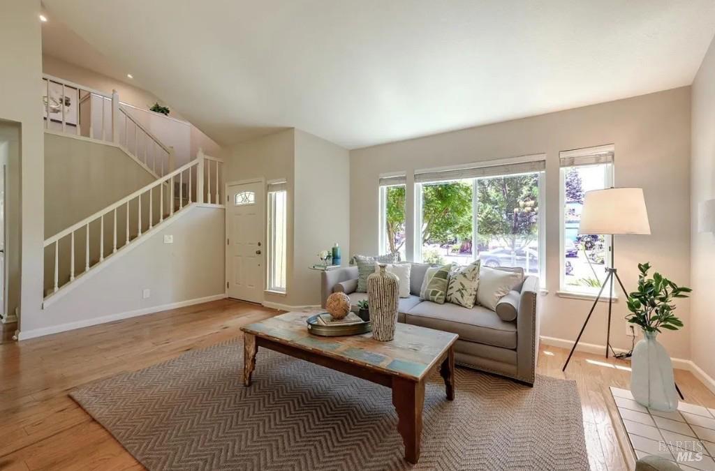 Detail Gallery Image 5 of 11 For 369 Summer Rain Dr, Windsor,  CA 95492 - 3 Beds | 2/1 Baths