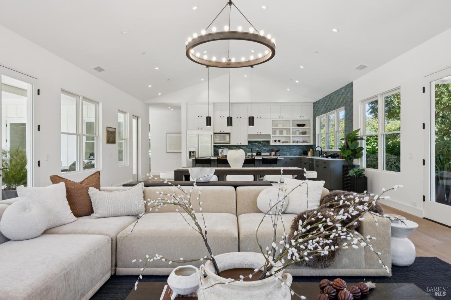 Detail Gallery Image 14 of 96 For 20685 5th St, Sonoma,  CA 95476 - 3 Beds | 3/1 Baths