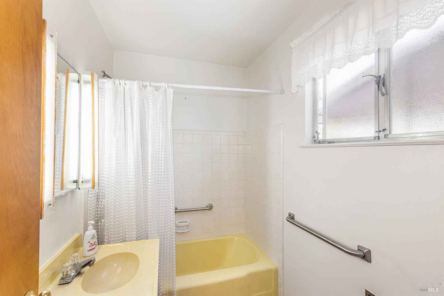 Detail Gallery Image 22 of 38 For 1016 Mccormick Ln, Napa,  CA 94558 - 4 Beds | 2 Baths