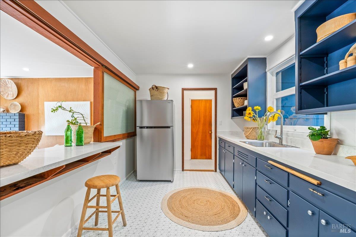 Detail Gallery Image 13 of 24 For 84 Canyon Rd, Fairfax,  CA 94930 - 3 Beds | 1 Baths