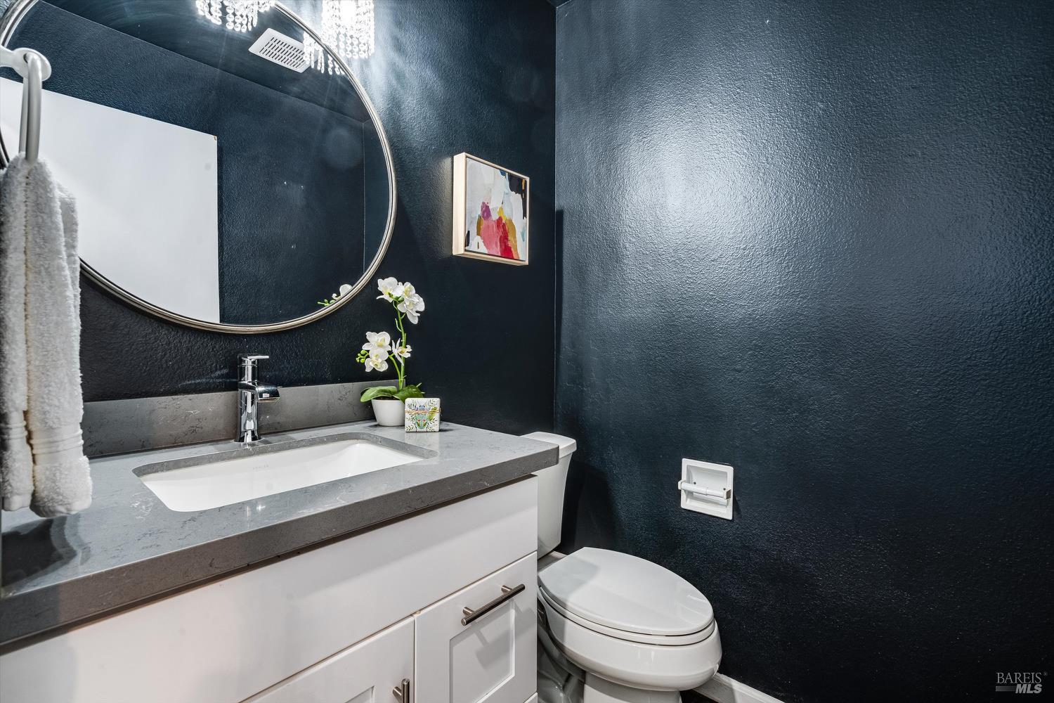 Detail Gallery Image 13 of 58 For 925 Marina Dr, Napa,  CA 94559 - 3 Beds | 2/1 Baths