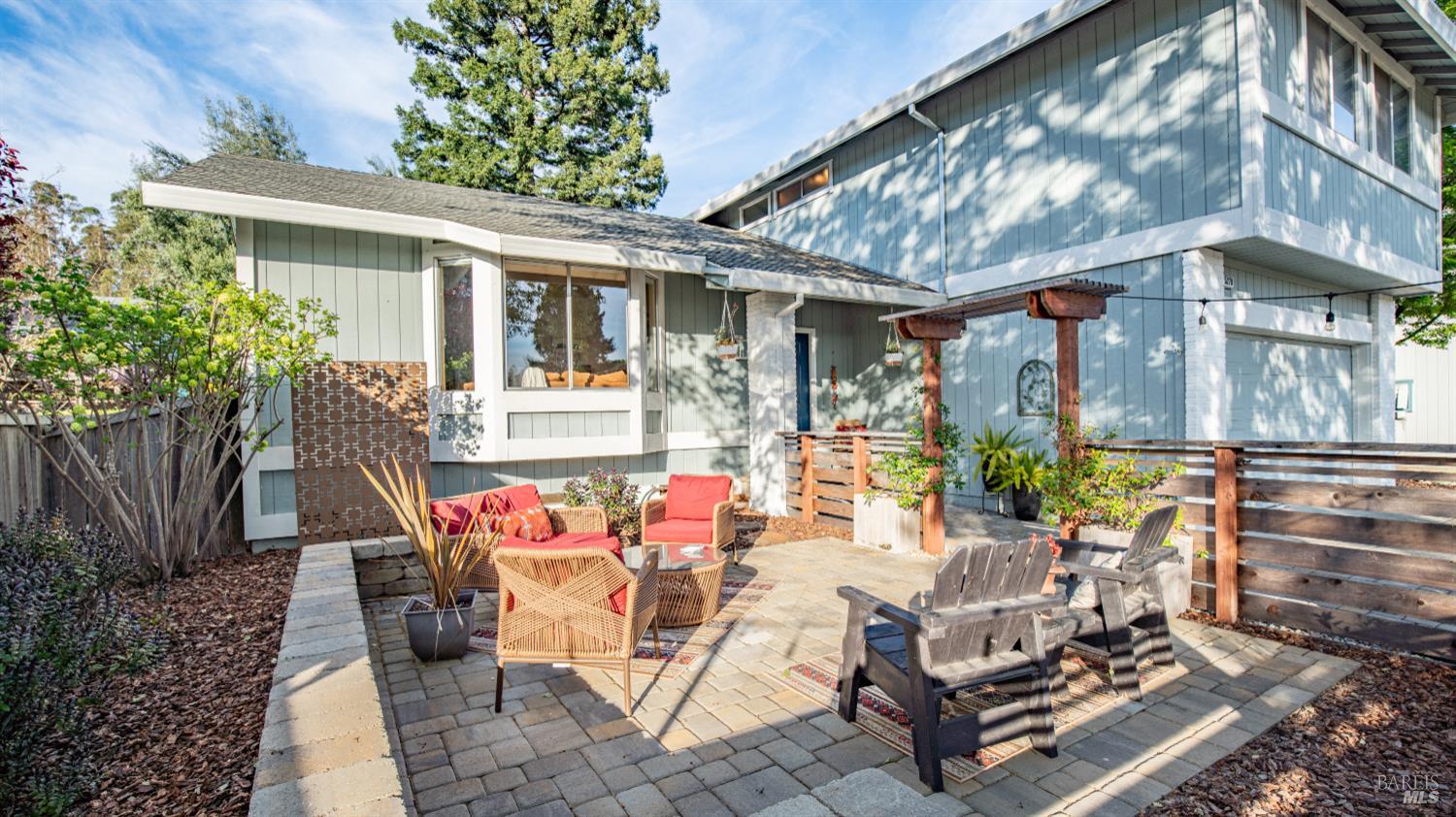 Detail Gallery Image 7 of 73 For 5270 Arnica Way, Santa Rosa,  CA 95403 - 4 Beds | 2/1 Baths