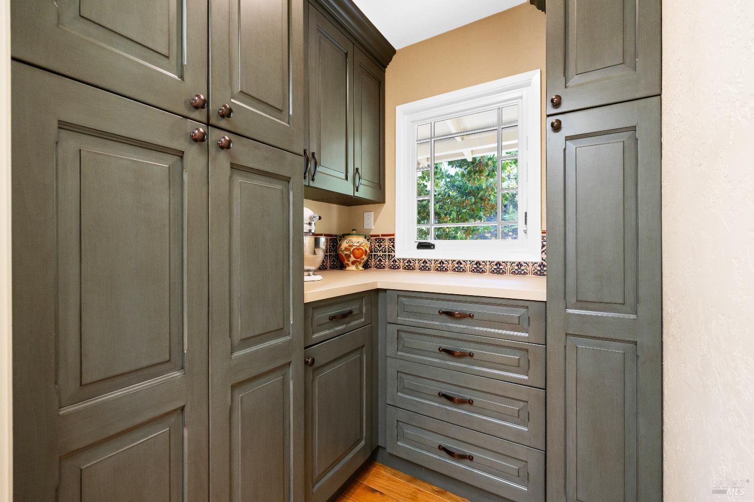 Detail Gallery Image 17 of 44 For 260 Clorinda Ave, San Rafael,  CA 94901 - 4 Beds | 3 Baths
