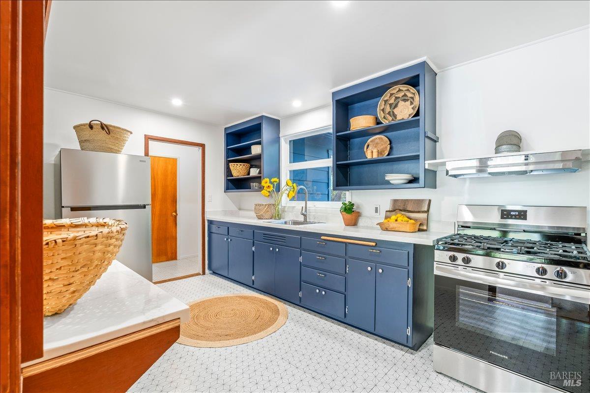 Detail Gallery Image 12 of 24 For 84 Canyon Rd, Fairfax,  CA 94930 - 3 Beds | 1 Baths