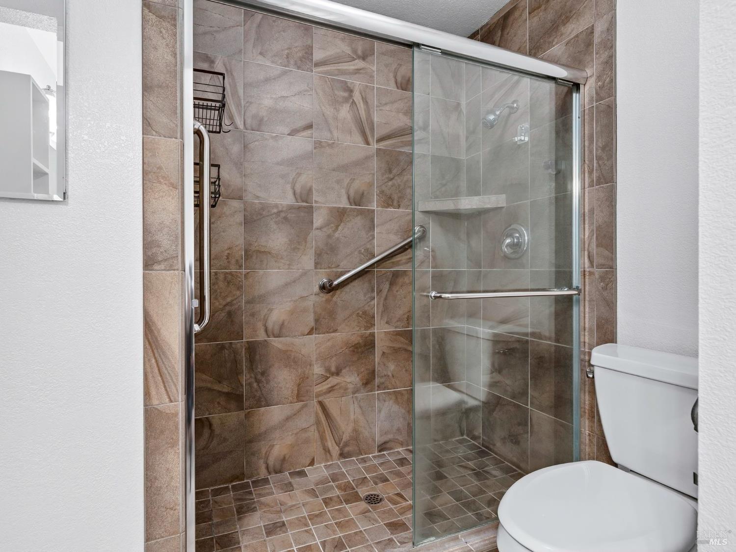 Detail Gallery Image 14 of 42 For 2301 Woodlake Dr, Santa Rosa,  CA 95405 - 2 Beds | 2 Baths