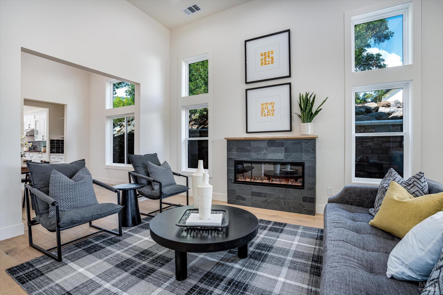 Detail Gallery Image 6 of 35 For 3511 Hanover Pl, Santa Rosa,  CA 95404 - 4 Beds | 3/1 Baths