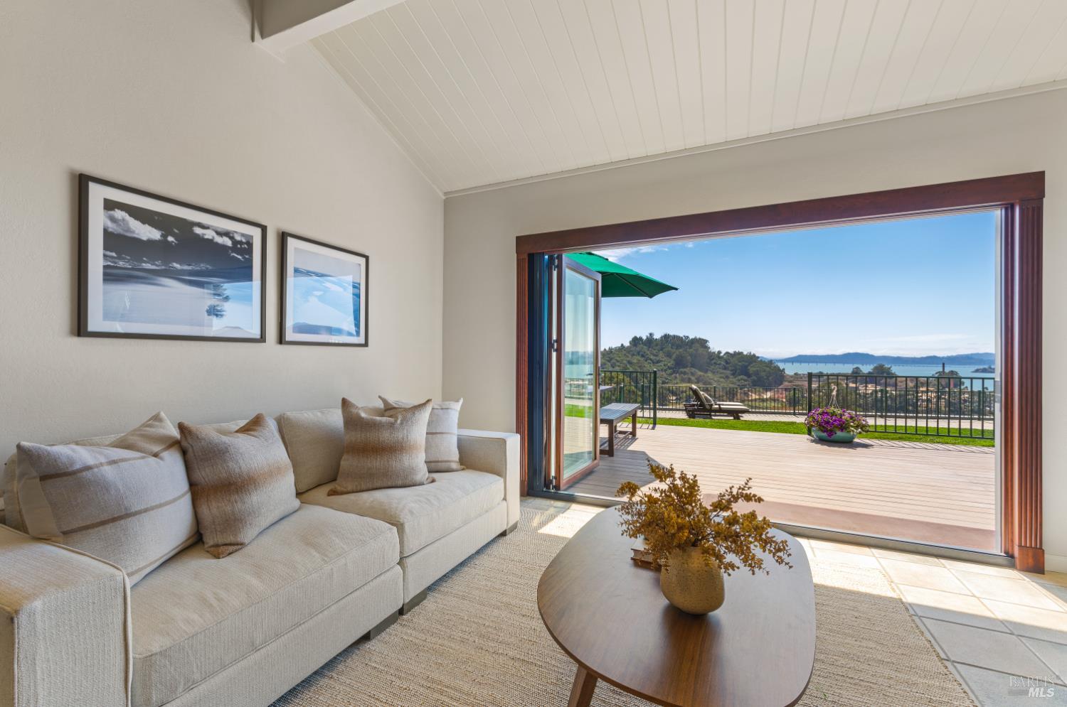 Detail Gallery Image 5 of 56 For 126 San Marino Dr, San Rafael,  CA 94901 - 5 Beds | 3/1 Baths