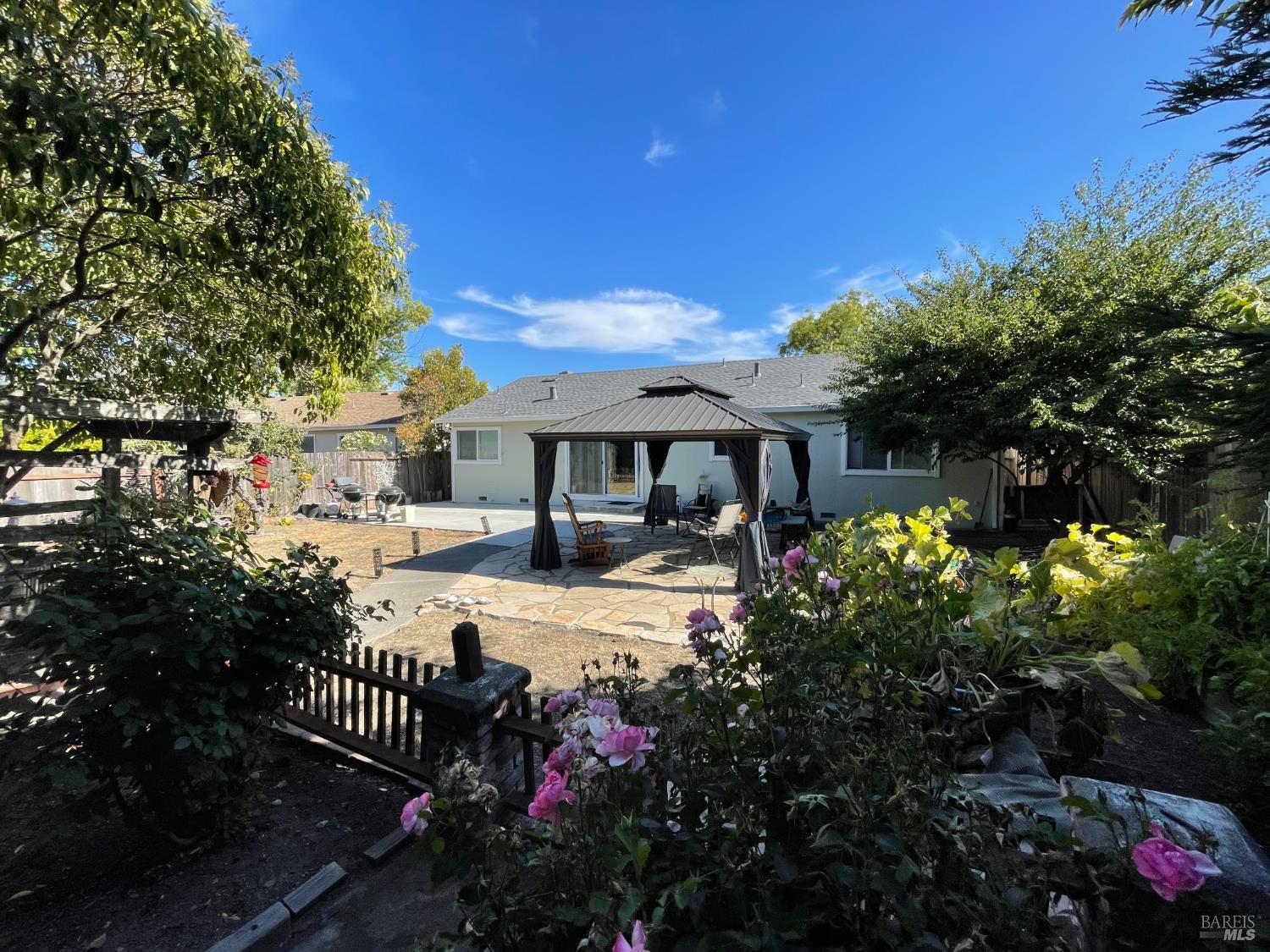 Detail Gallery Image 2 of 27 For 954 Eleanor Ave, Rohnert Park,  CA 94928 - 3 Beds | 2 Baths