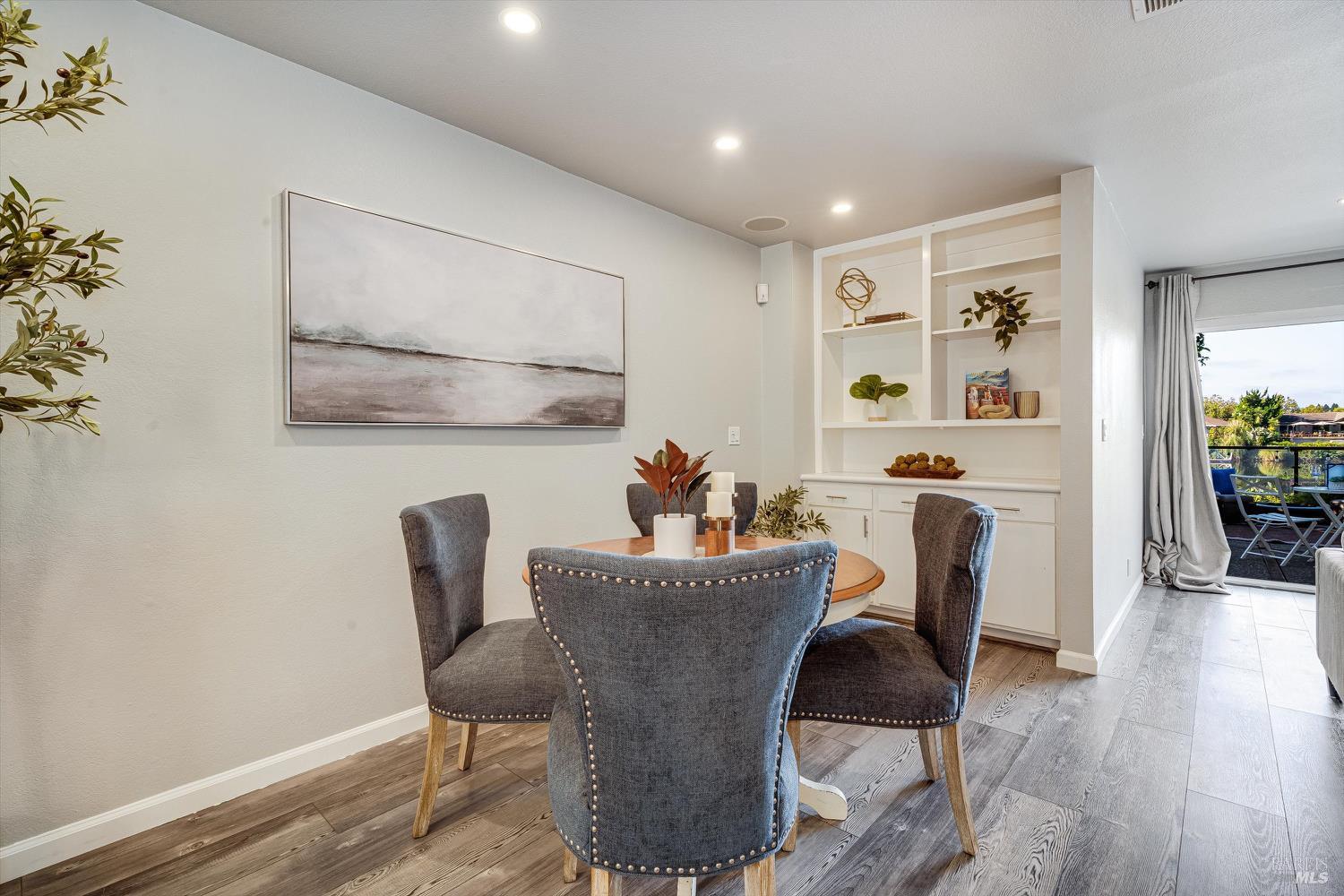 Detail Gallery Image 16 of 58 For 925 Marina Dr, Napa,  CA 94559 - 3 Beds | 2/1 Baths