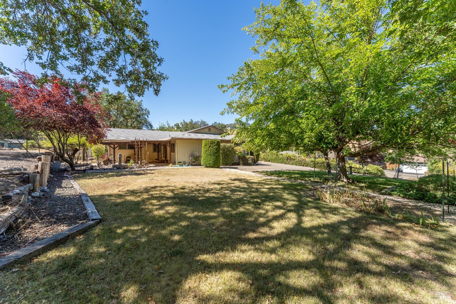 Detail Gallery Image 4 of 33 For 641 Blue Oak Dr, Ukiah,  CA 95482 - 4 Beds | 2 Baths