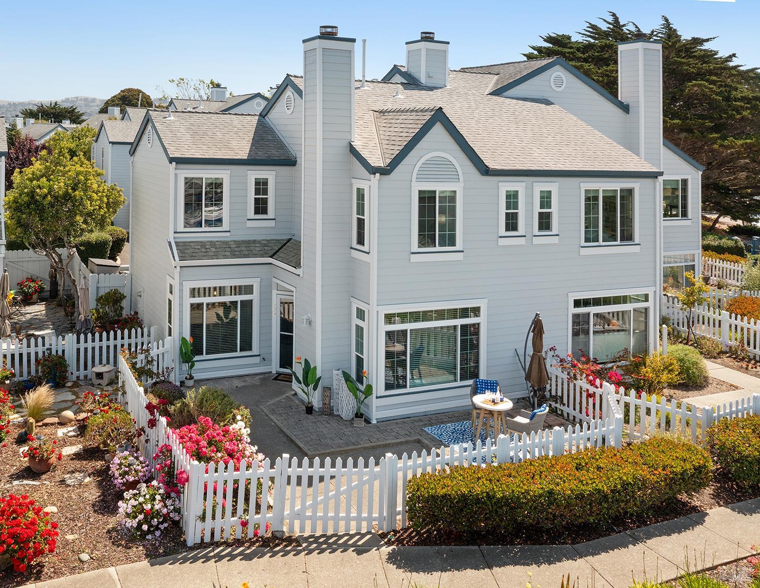 Detail Gallery Image 16 of 29 For 306 Commodore Dr, Richmond,  CA 94804 - 2 Beds | 2/1 Baths