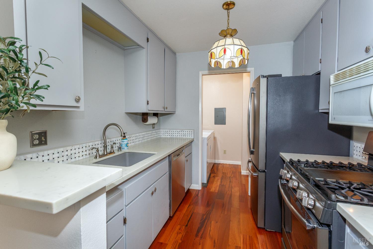 Detail Gallery Image 6 of 17 For 130 W Agua Caliente Rd, Sonoma,  CA 95476 - 2 Beds | 1 Baths