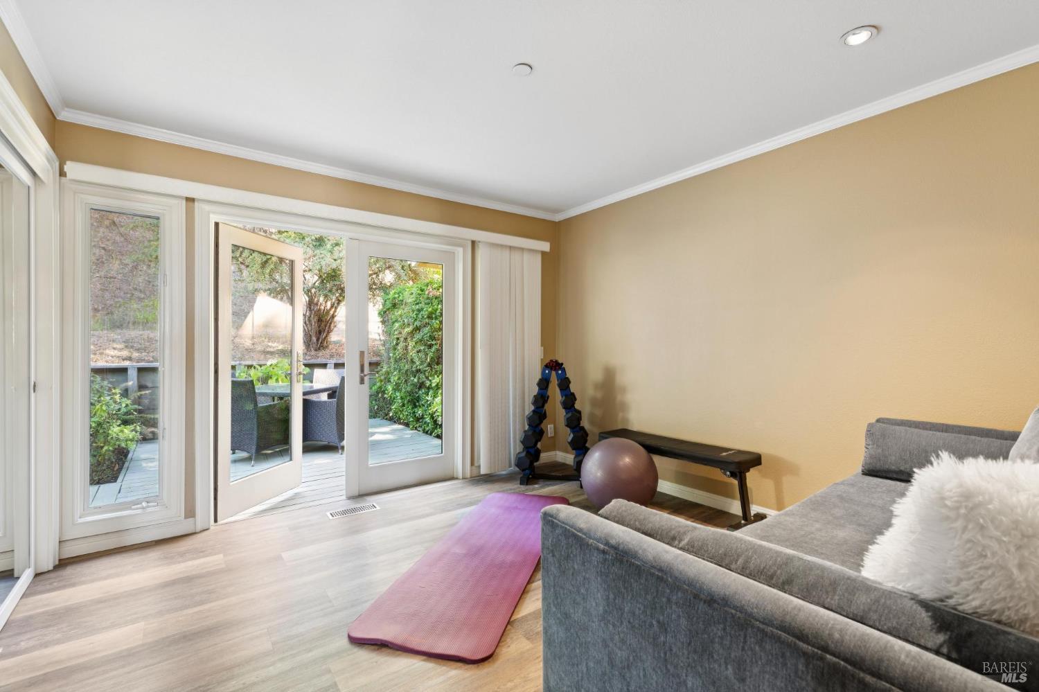 Detail Gallery Image 13 of 22 For 51 Laurel Dr, Corte Madera,  CA 94925 - 2 Beds | 2 Baths