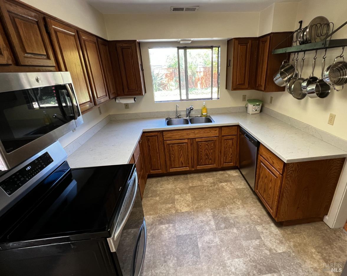 Detail Gallery Image 6 of 16 For 859 Colorado Ave, Palo Alto,  CA 94303 - 2 Beds | 1 Baths