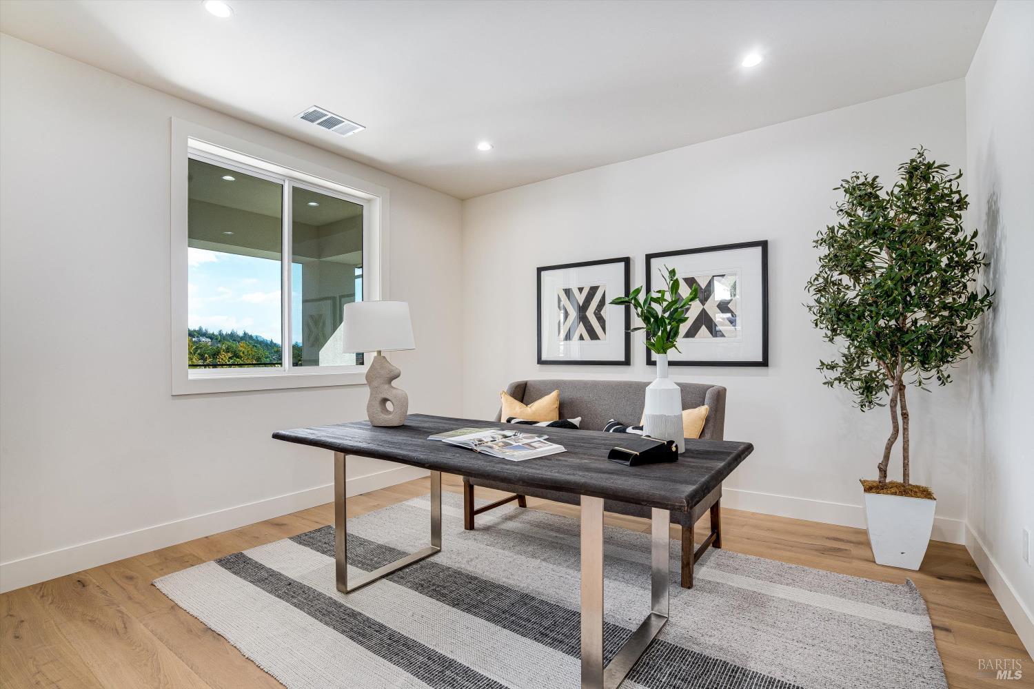 Detail Gallery Image 5 of 35 For 3511 Hanover Pl, Santa Rosa,  CA 95404 - 4 Beds | 3/1 Baths