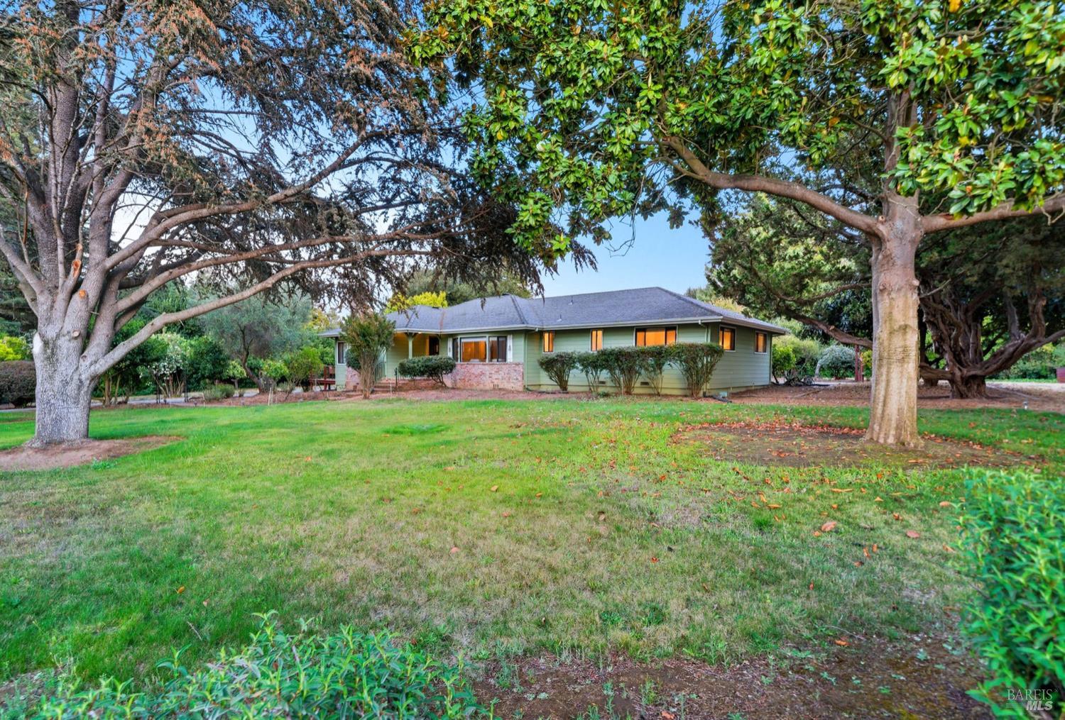 Detail Gallery Image 3 of 60 For 4047 Petaluma Blvd, Petaluma,  CA 94952 - 3 Beds | 2 Baths