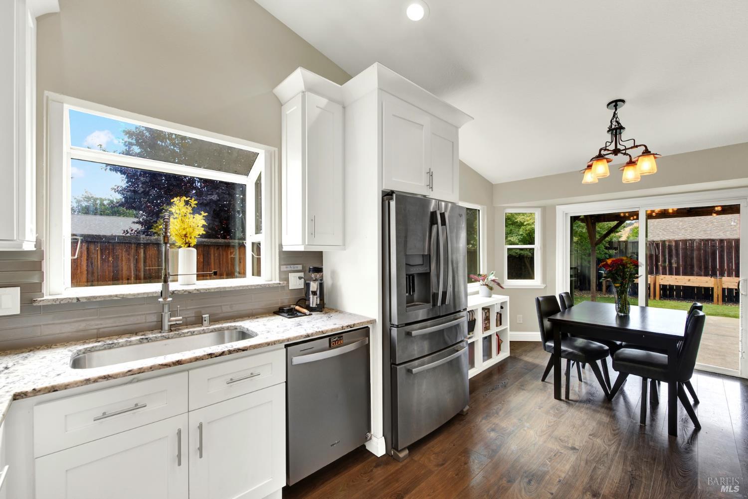 Detail Gallery Image 8 of 48 For 376 Bishop Dr, Vacaville,  CA 95687 - 3 Beds | 2 Baths