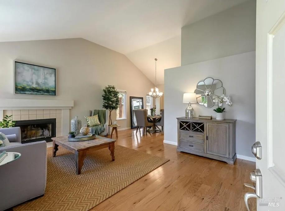 Detail Gallery Image 8 of 11 For 369 Summer Rain Dr, Windsor,  CA 95492 - 3 Beds | 2/1 Baths
