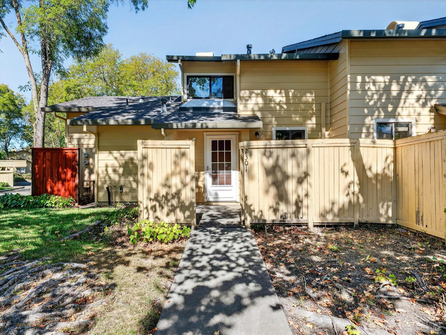 Detail Gallery Image 3 of 42 For 2301 Woodlake Dr, Santa Rosa,  CA 95405 - 2 Beds | 2 Baths