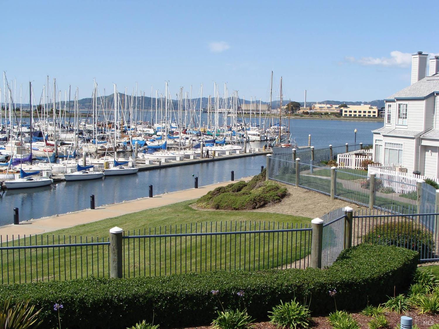 Detail Gallery Image 2 of 29 For 306 Commodore Dr, Richmond,  CA 94804 - 2 Beds | 2/1 Baths