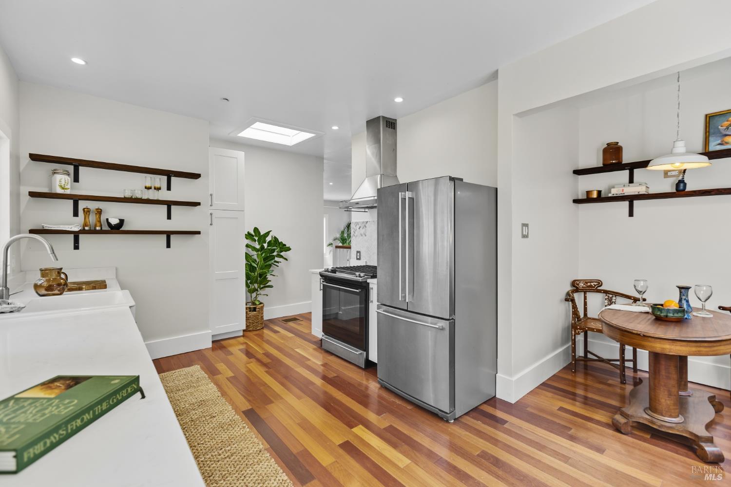Detail Gallery Image 14 of 33 For 19 Roberts Ave, San Rafael,  CA 94901 - 3 Beds | 2 Baths