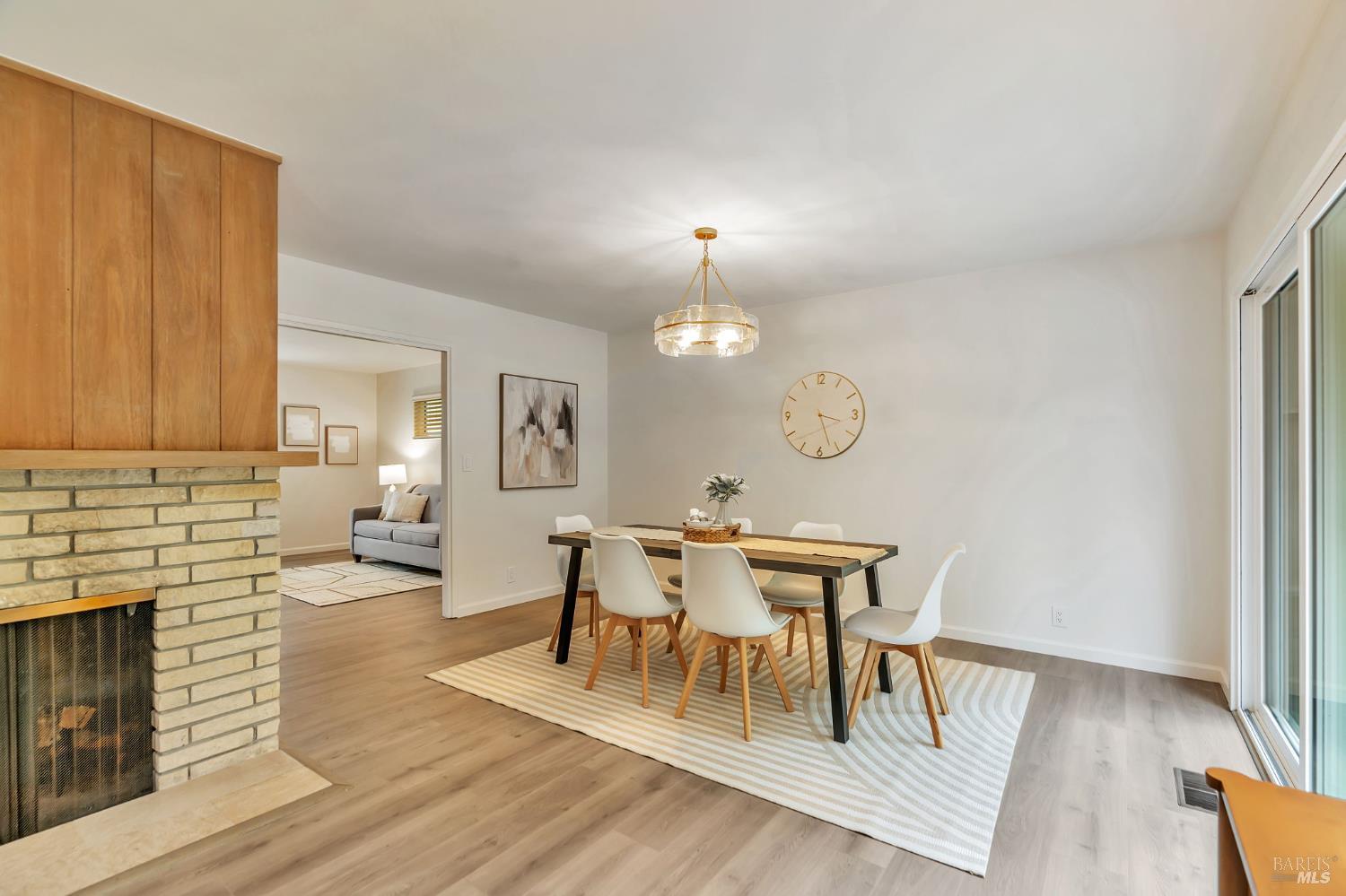 Detail Gallery Image 12 of 41 For 8 Riviera Pl, San Rafael,  CA 94901 - 3 Beds | 2 Baths