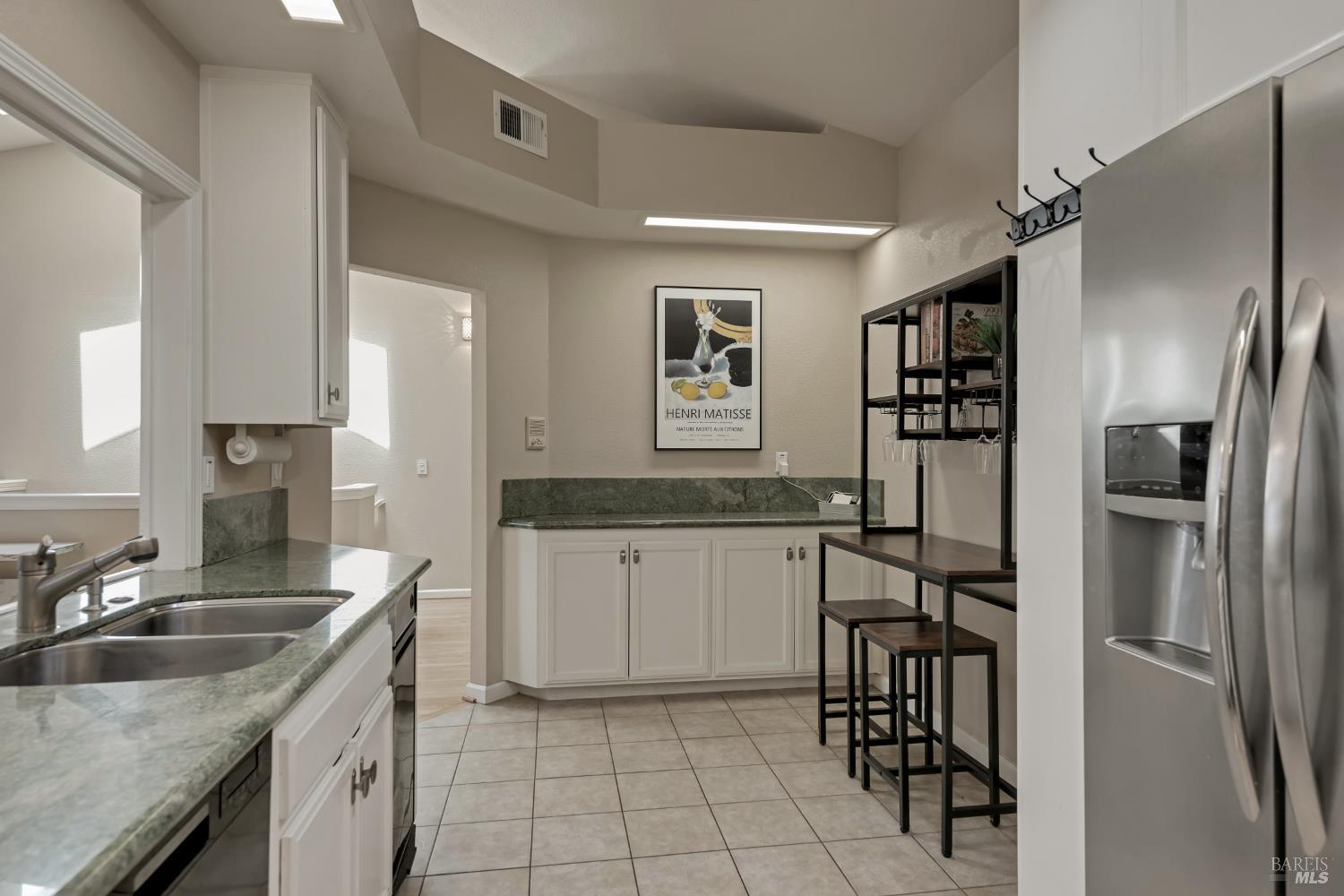 Detail Gallery Image 8 of 40 For 2003 Stonefield Ln, Santa Rosa,  CA 95403 - 2 Beds | 2/1 Baths