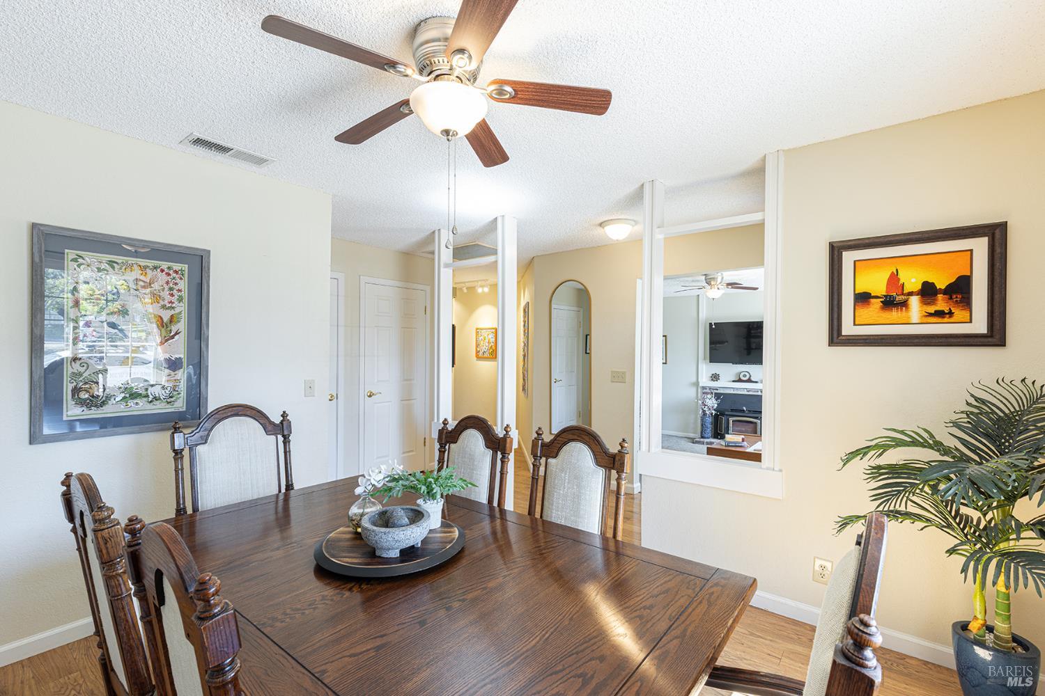 Detail Gallery Image 10 of 50 For 1627 Juliet Dr, Petaluma,  CA 94954 - 3 Beds | 2 Baths