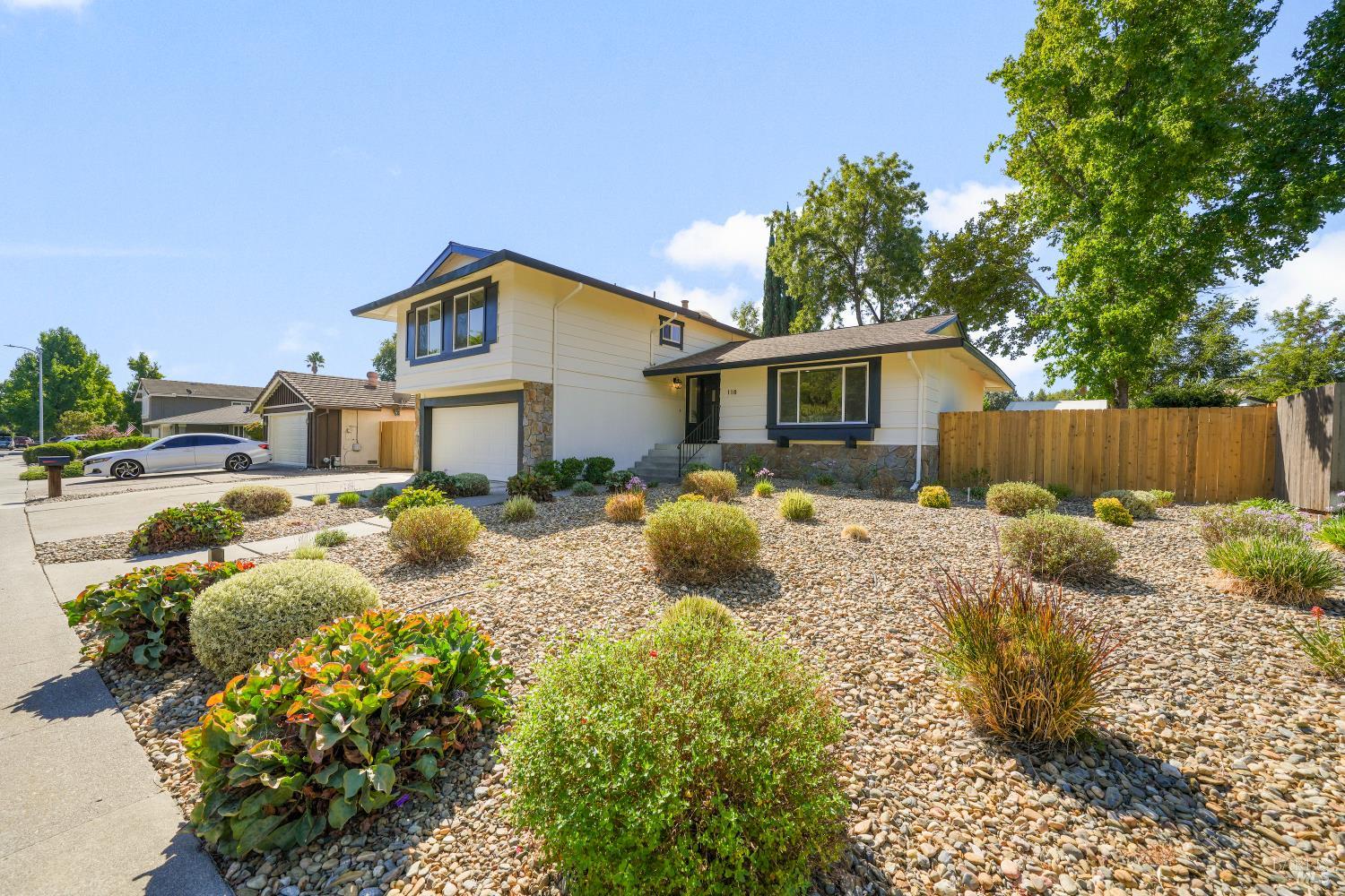 Detail Gallery Image 3 of 56 For 118 Salinas Dr, Vacaville,  CA 95688 - 4 Beds | 2/1 Baths