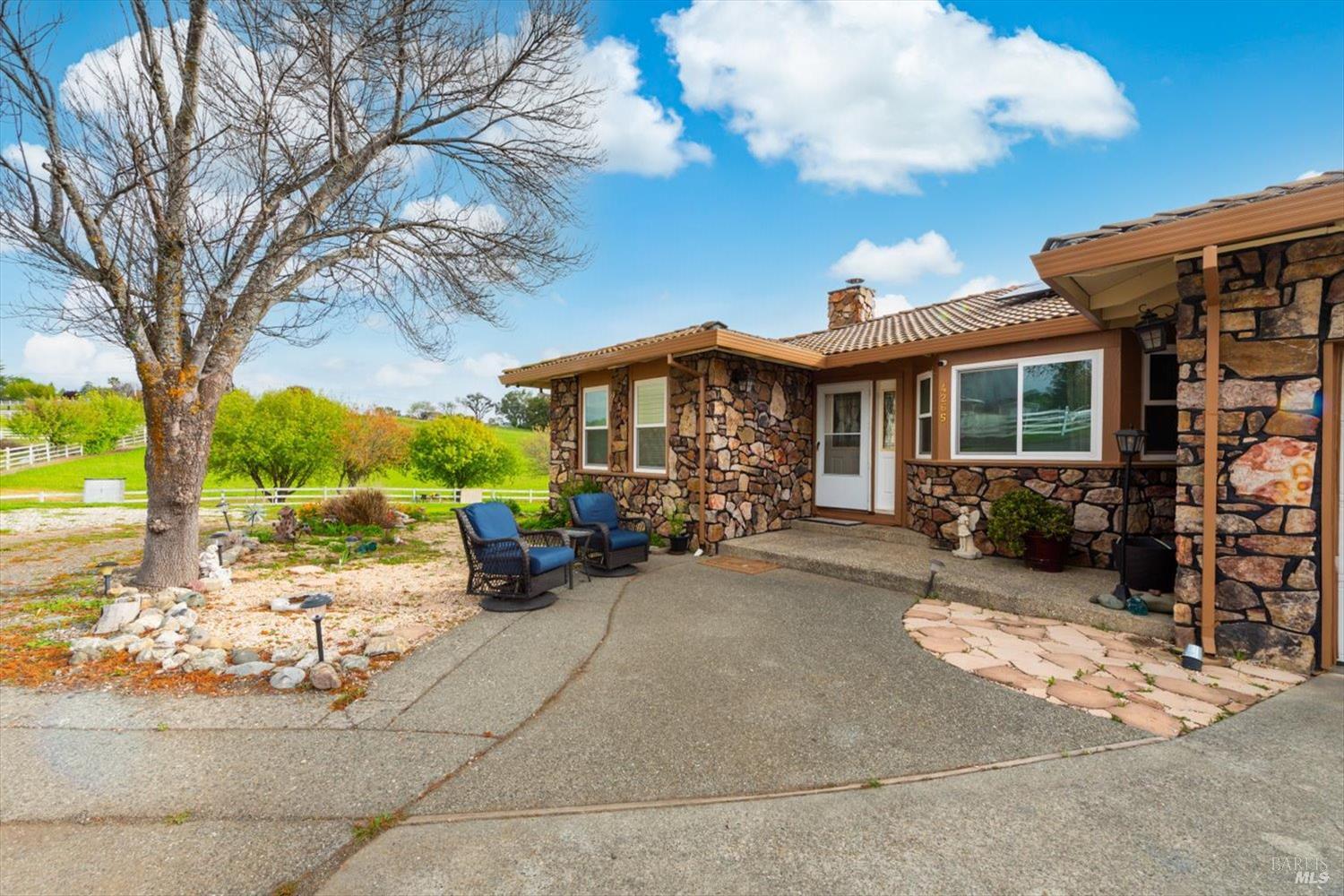Detail Gallery Image 4 of 99 For 4265 Summerwood Ct, Vacaville,  CA 95688 - 4 Beds | 3/1 Baths
