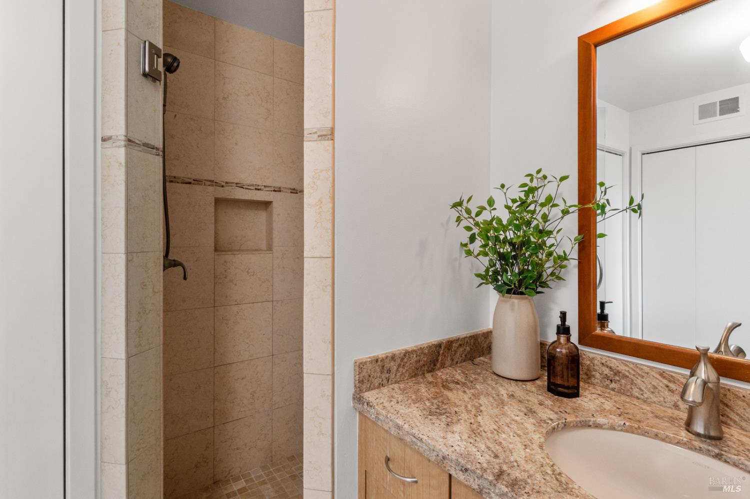 Detail Gallery Image 23 of 29 For 28 Marinero Cir #34,  Tiburon,  CA 94920 - 2 Beds | 1/1 Baths