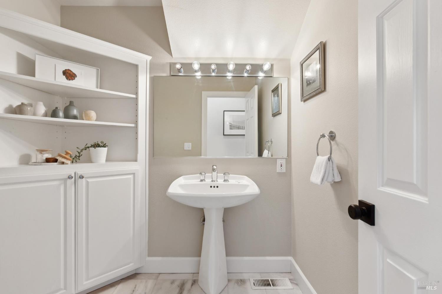 Detail Gallery Image 60 of 63 For 70 Madrone Park Cir, Mill Valley,  CA 94941 - 4 Beds | 2/1 Baths