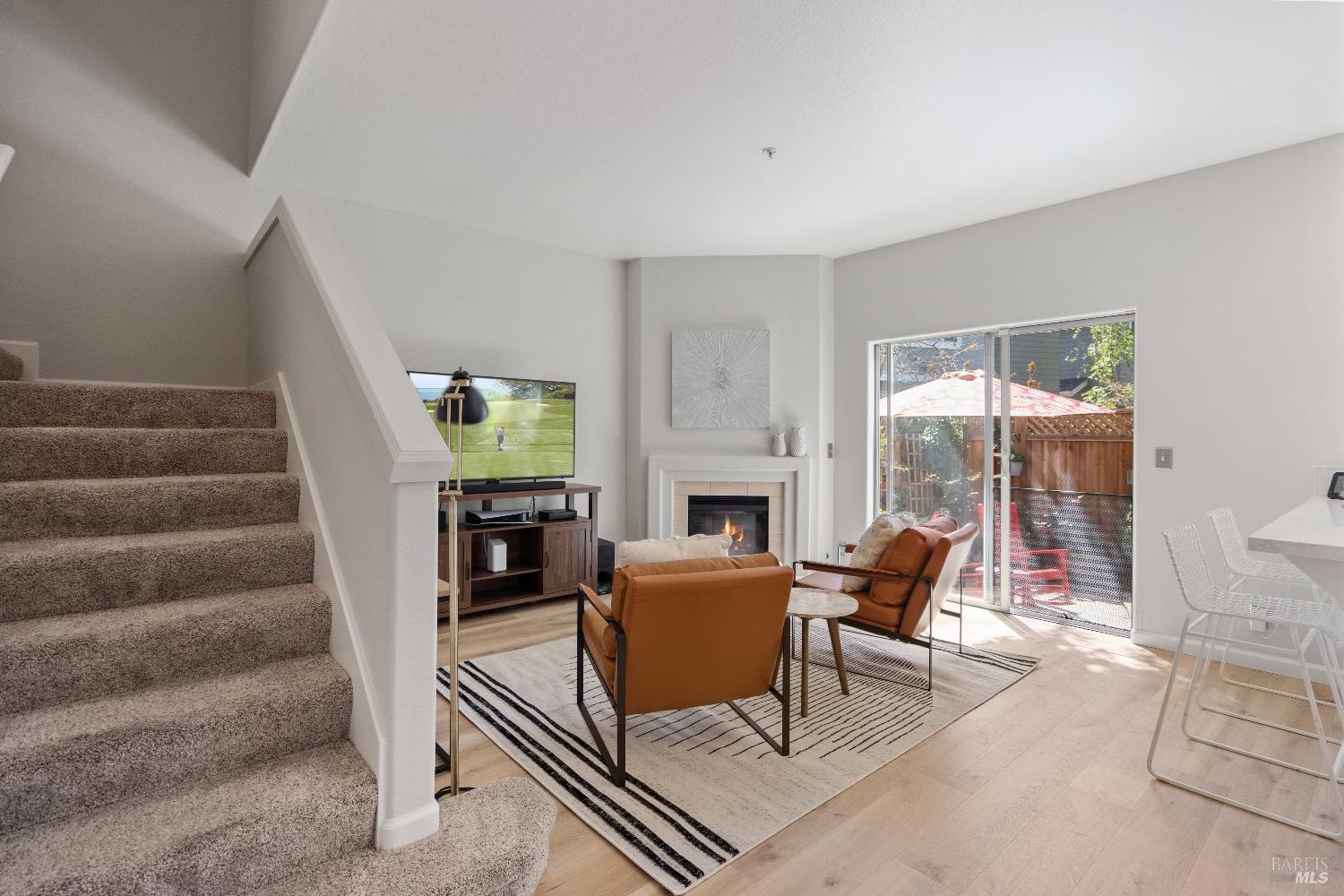 Detail Gallery Image 10 of 54 For 55 Dowitcher Way, San Rafael,  CA 94901 - 3 Beds | 2/1 Baths