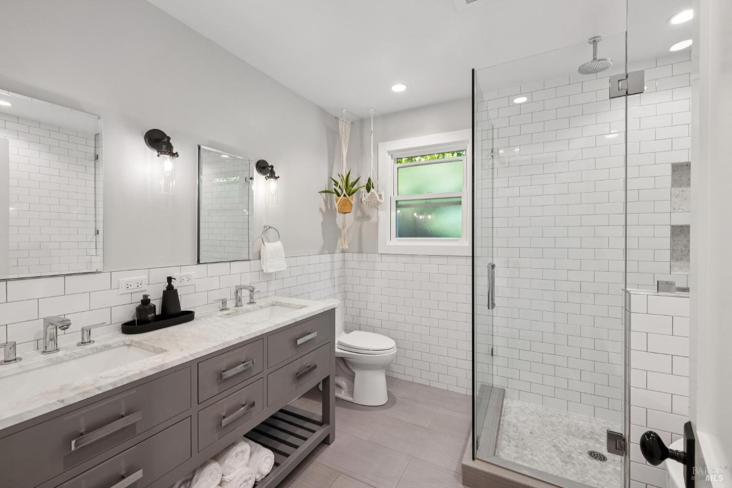 Detail Gallery Image 41 of 91 For 34 Broadview Dr, San Rafael,  CA 94901 - 4 Beds | 4 Baths