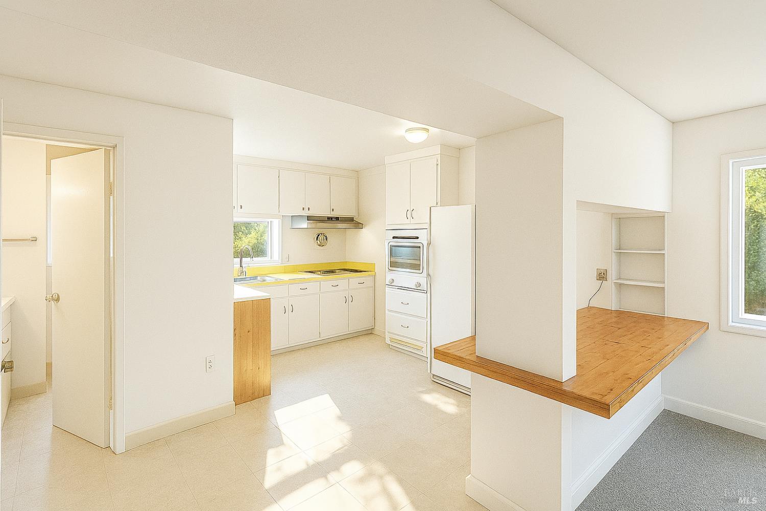 Detail Gallery Image 2 of 26 For 34 Sunrise Ave #B,  Mill Valley,  CA 94941 - 2 Beds | 1 Baths