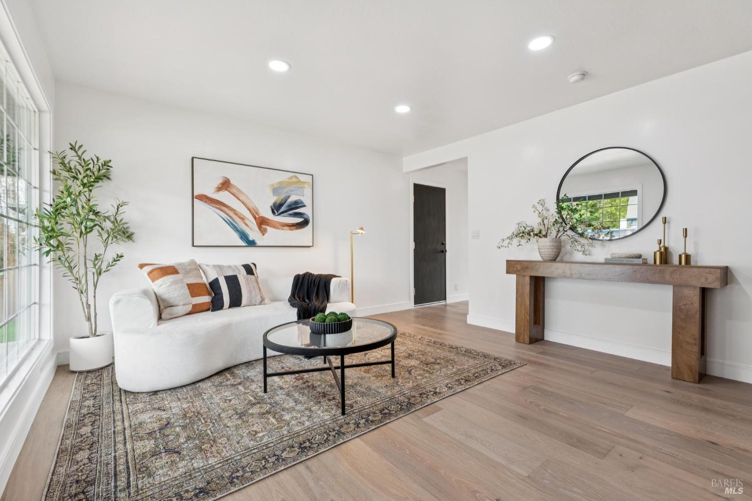 Detail Gallery Image 3 of 32 For 29 Alta Dr, Petaluma,  CA 94954 - 4 Beds | 2/1 Baths