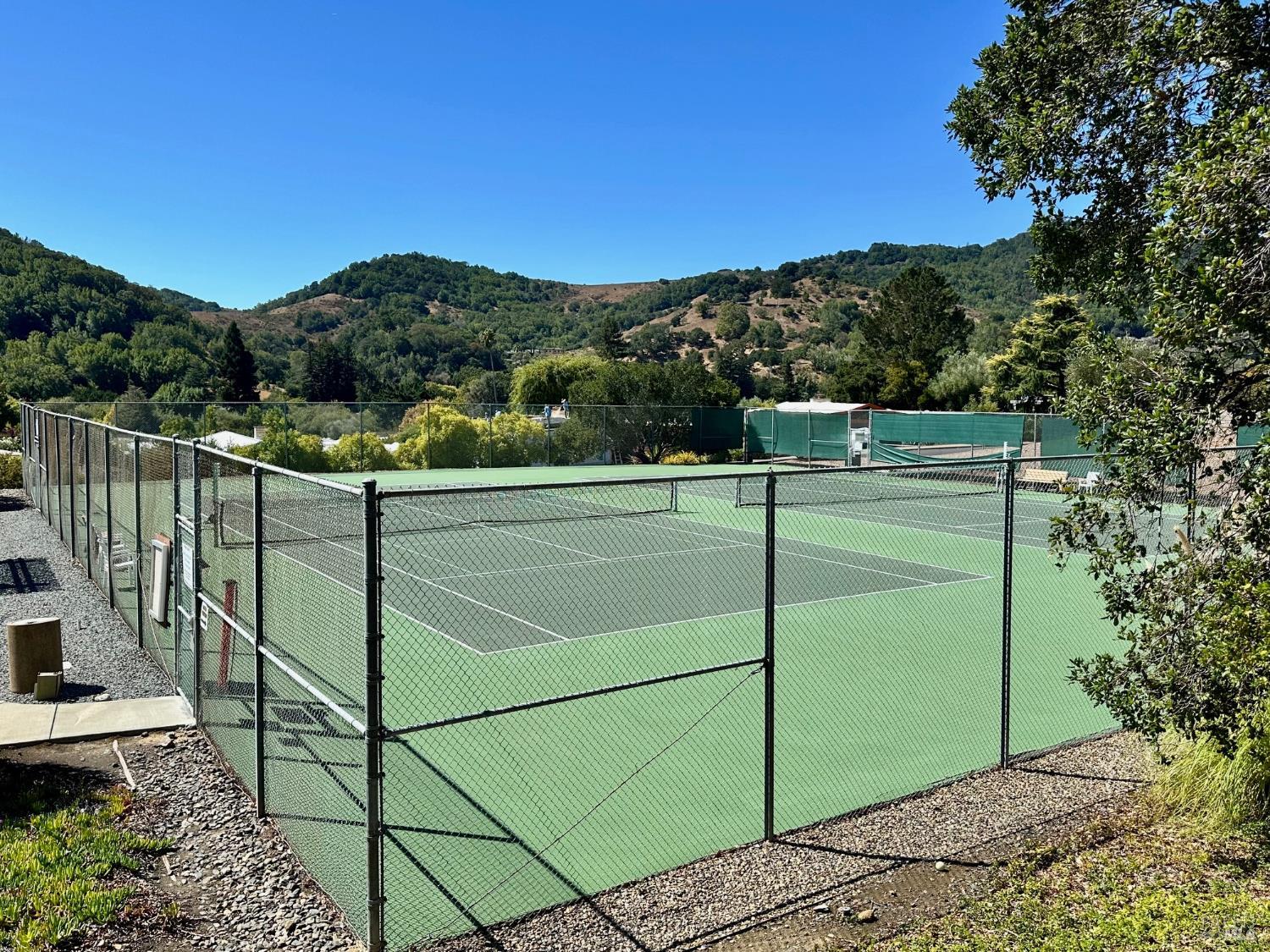 Detail Gallery Image 12 of 53 For 20 Mount Diablo Cir, San Rafael,  CA 94903 - 5 Beds | 2 Baths