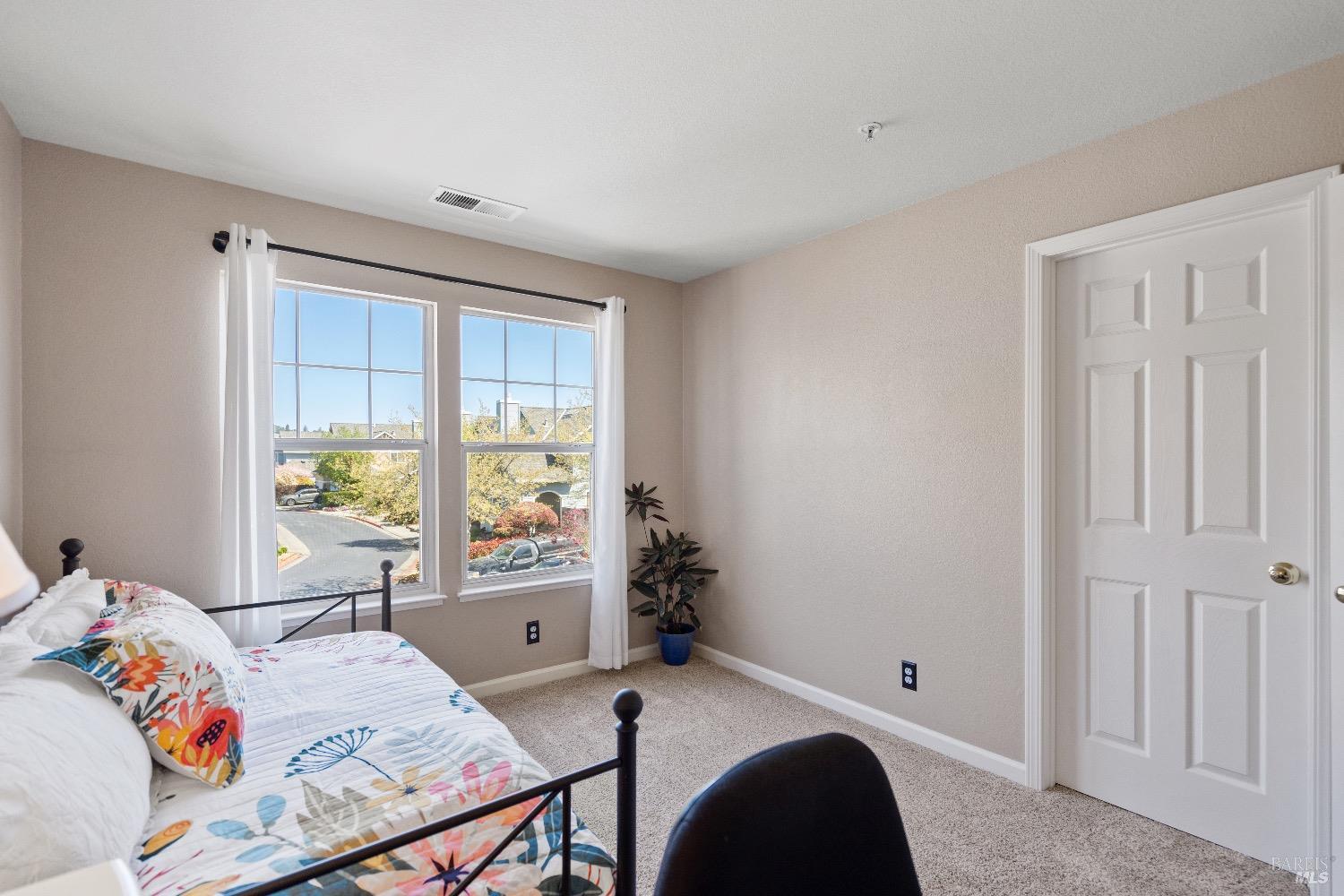 Detail Gallery Image 18 of 54 For 55 Dowitcher Way, San Rafael,  CA 94901 - 3 Beds | 2/1 Baths