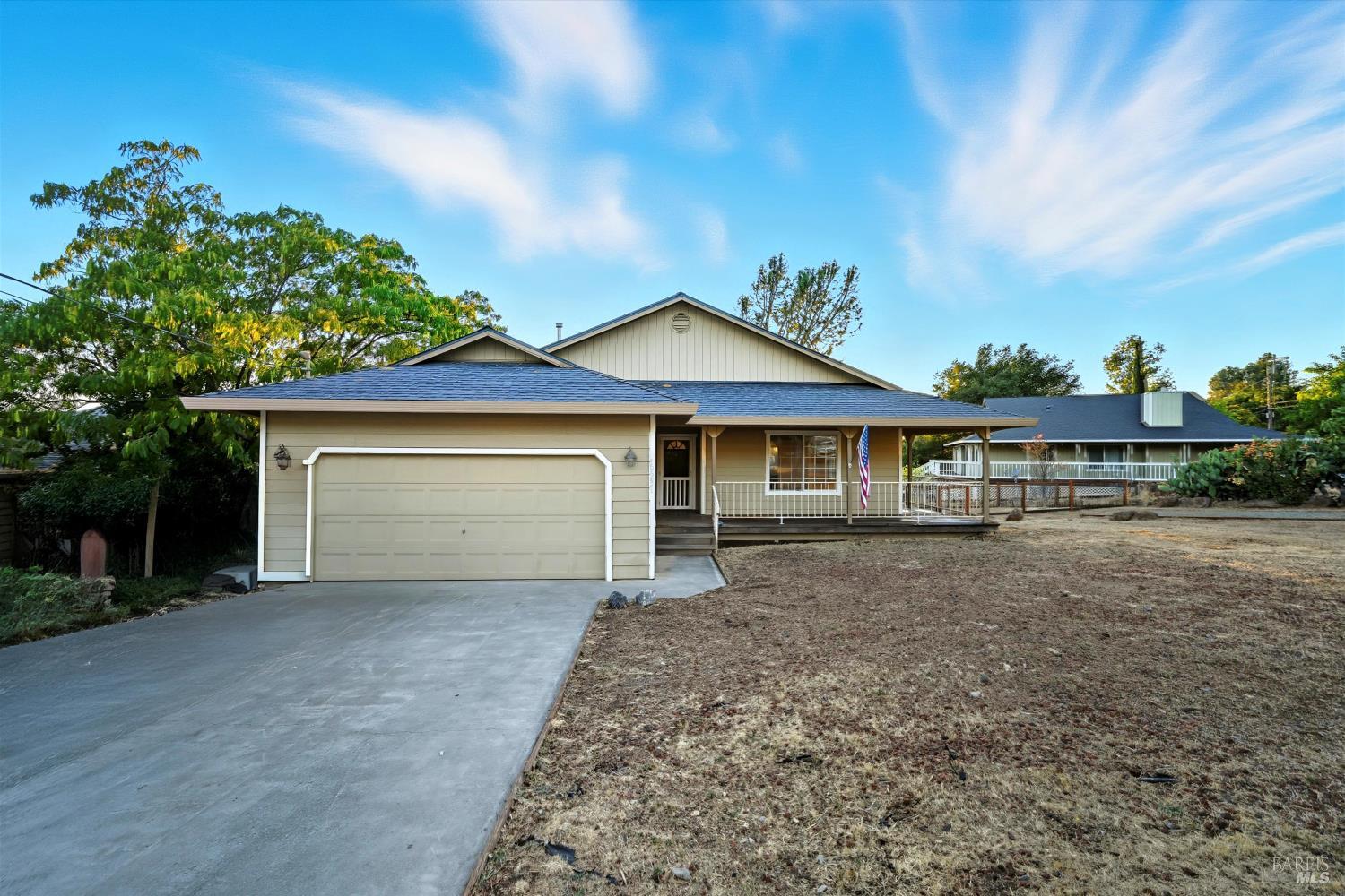Detail Gallery Image 2 of 42 For 19231 Ravenhill Rd, Hidden Valley Lake,  CA 95467 - 3 Beds | 2 Baths