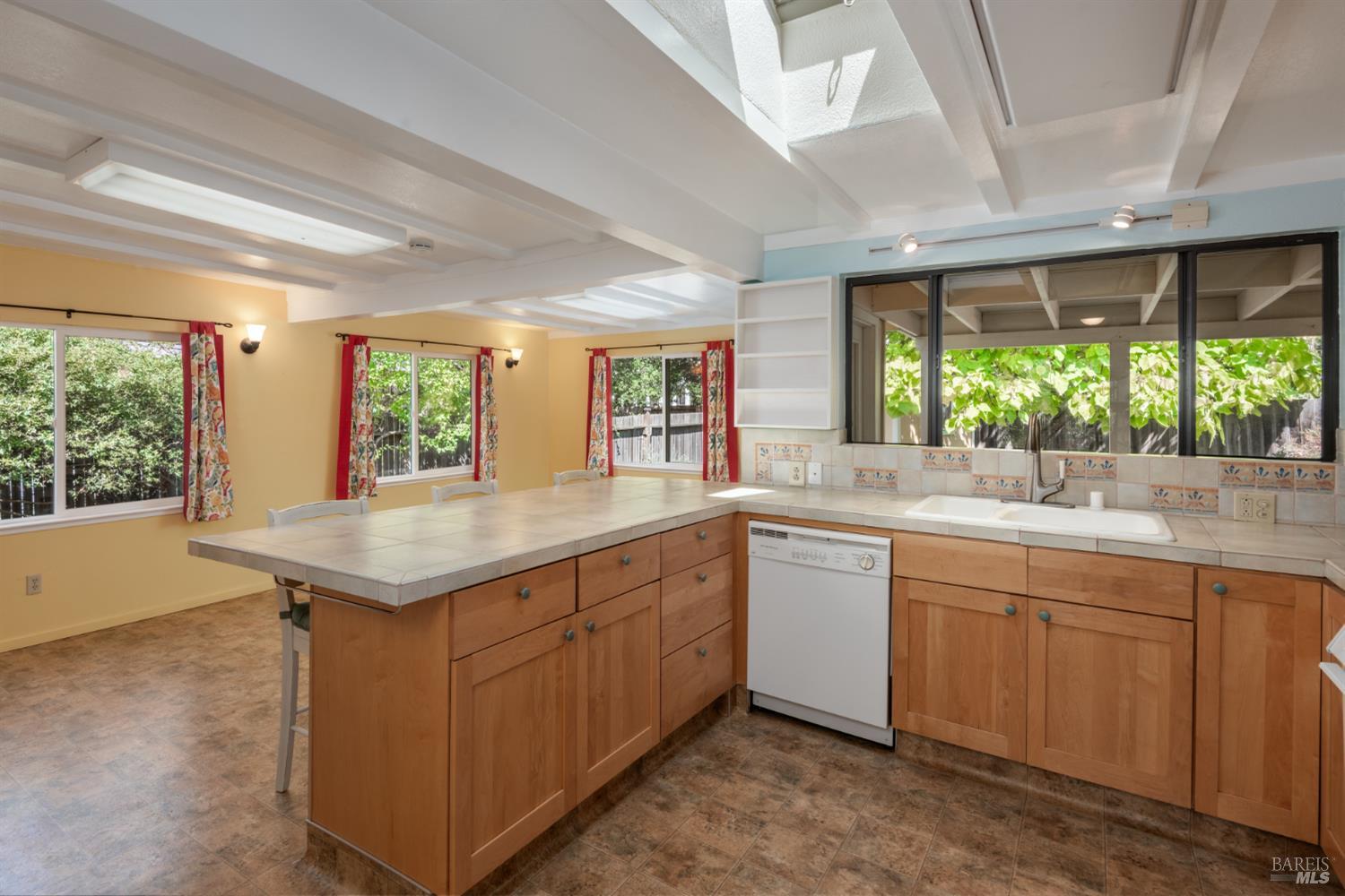 Detail Gallery Image 9 of 30 For 325 Lomitas Ln, Santa Rosa,  CA 95404 - 2 Beds | 1 Baths