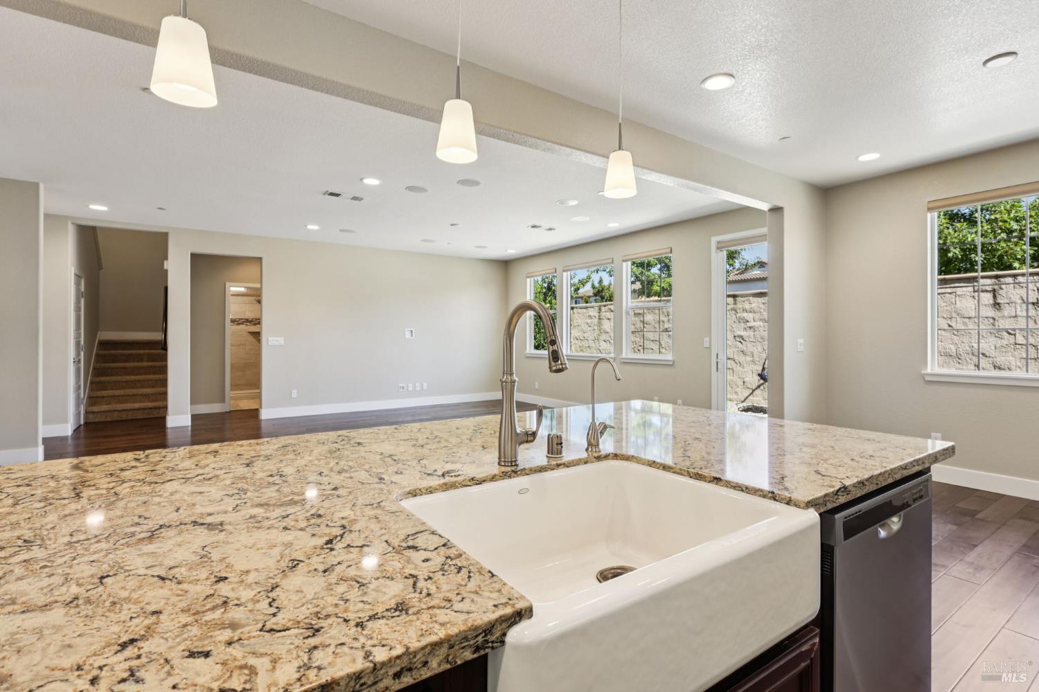 Detail Gallery Image 8 of 33 For 5342 Kelliann Pl, Rohnert Park,  CA 94928 - 4 Beds | 3 Baths