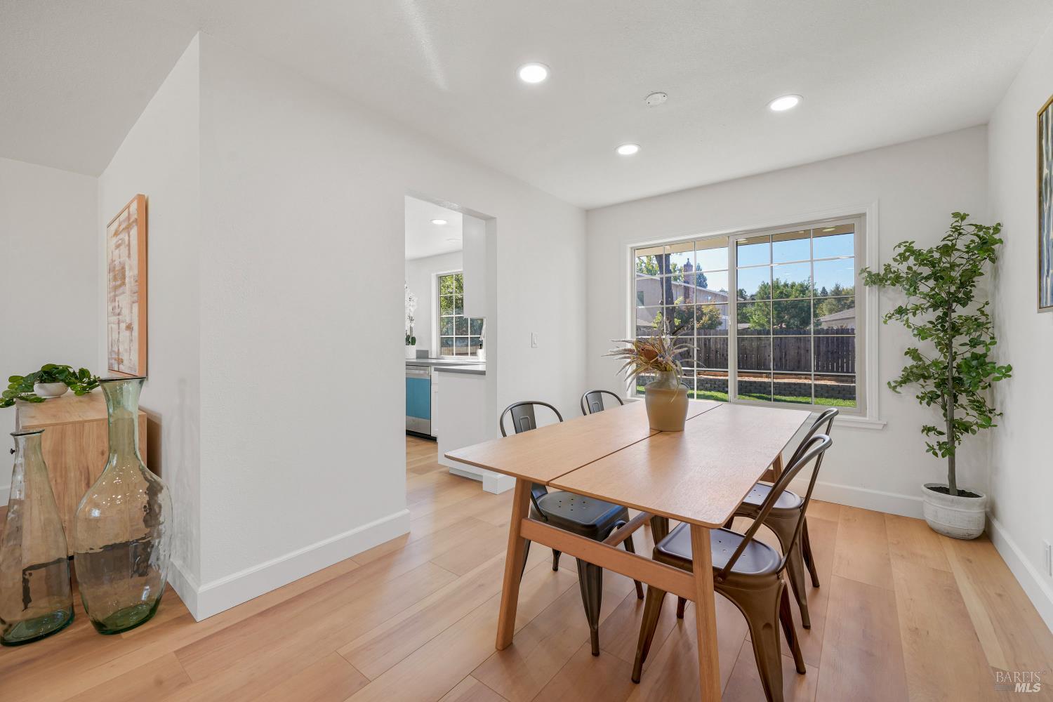 Detail Gallery Image 13 of 56 For 118 Salinas Dr, Vacaville,  CA 95688 - 4 Beds | 2/1 Baths