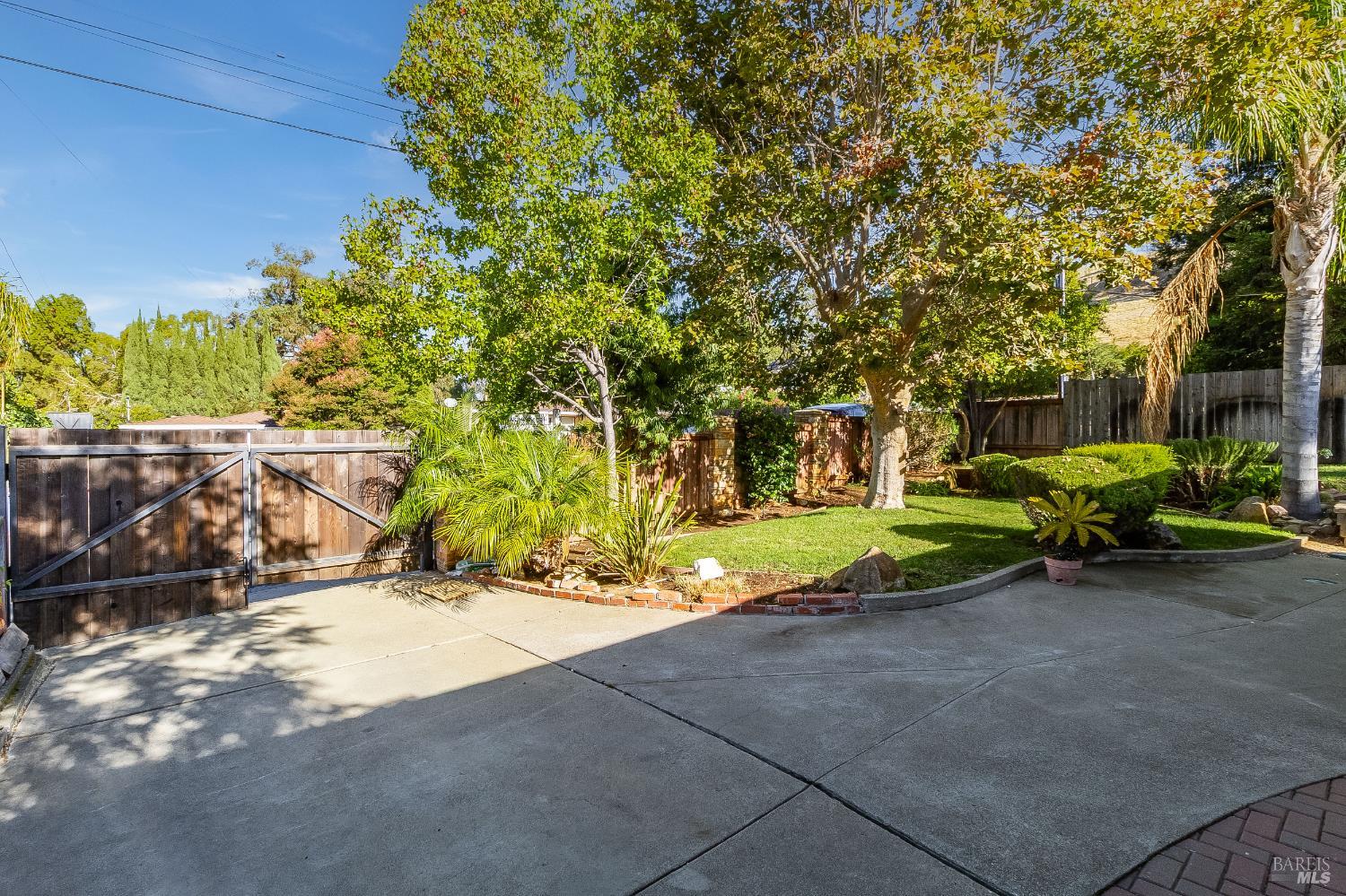 Detail Gallery Image 8 of 63 For 30 Goree Ct, Martinez,  CA 94553 - 3 Beds | 2 Baths