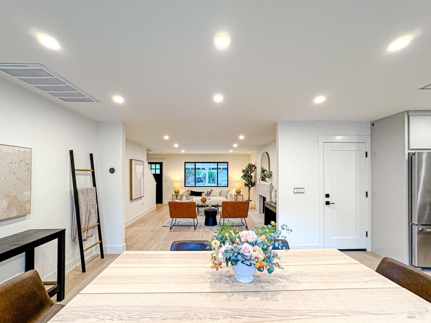 Detail Gallery Image 6 of 41 For 284 Blackstone Dr, San Rafael,  CA 94903 - 4 Beds | 3 Baths